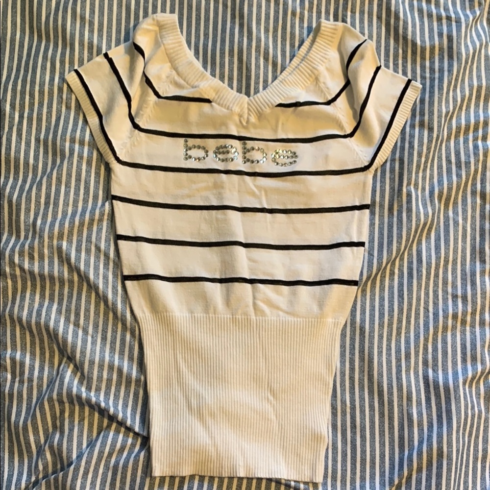 Bebe White and Black Fitted Ribbed sweater